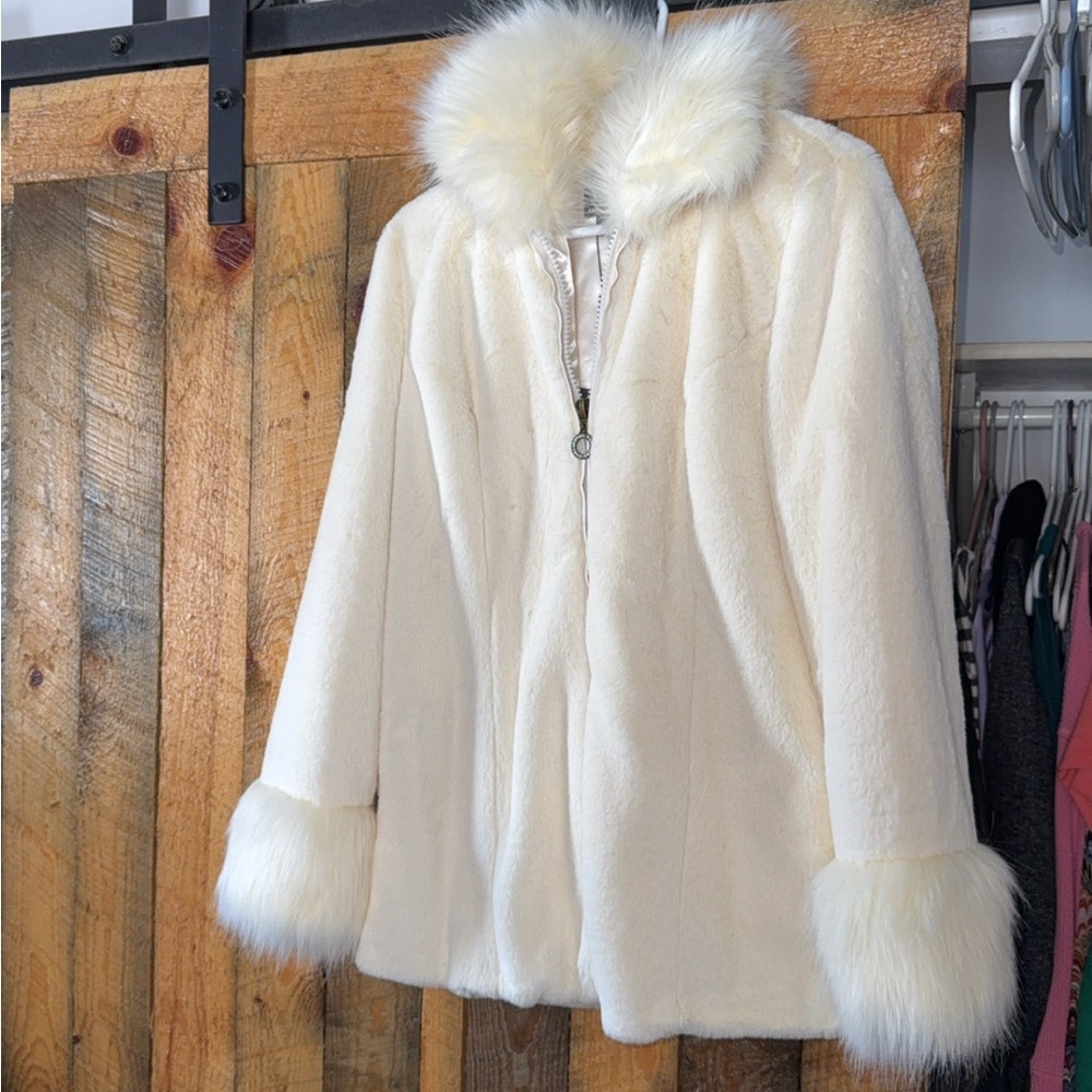 Chic Cream Teddy Jacket with Faux Fur Trim